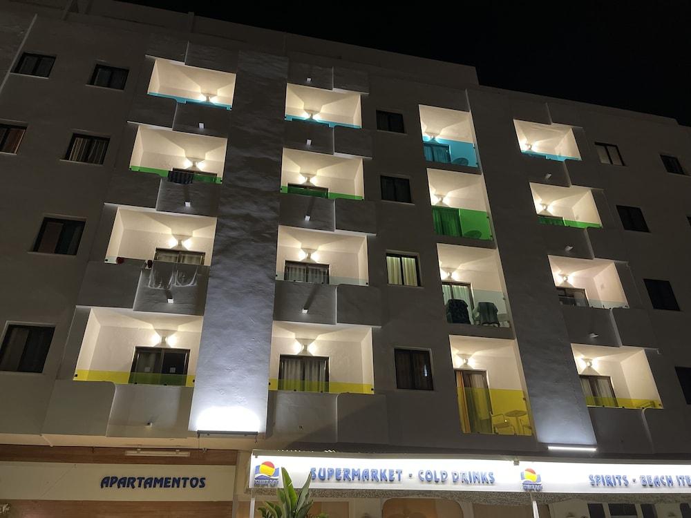 Aparthotel Boutique Poniente Playa San Antonio  Buitenkant foto