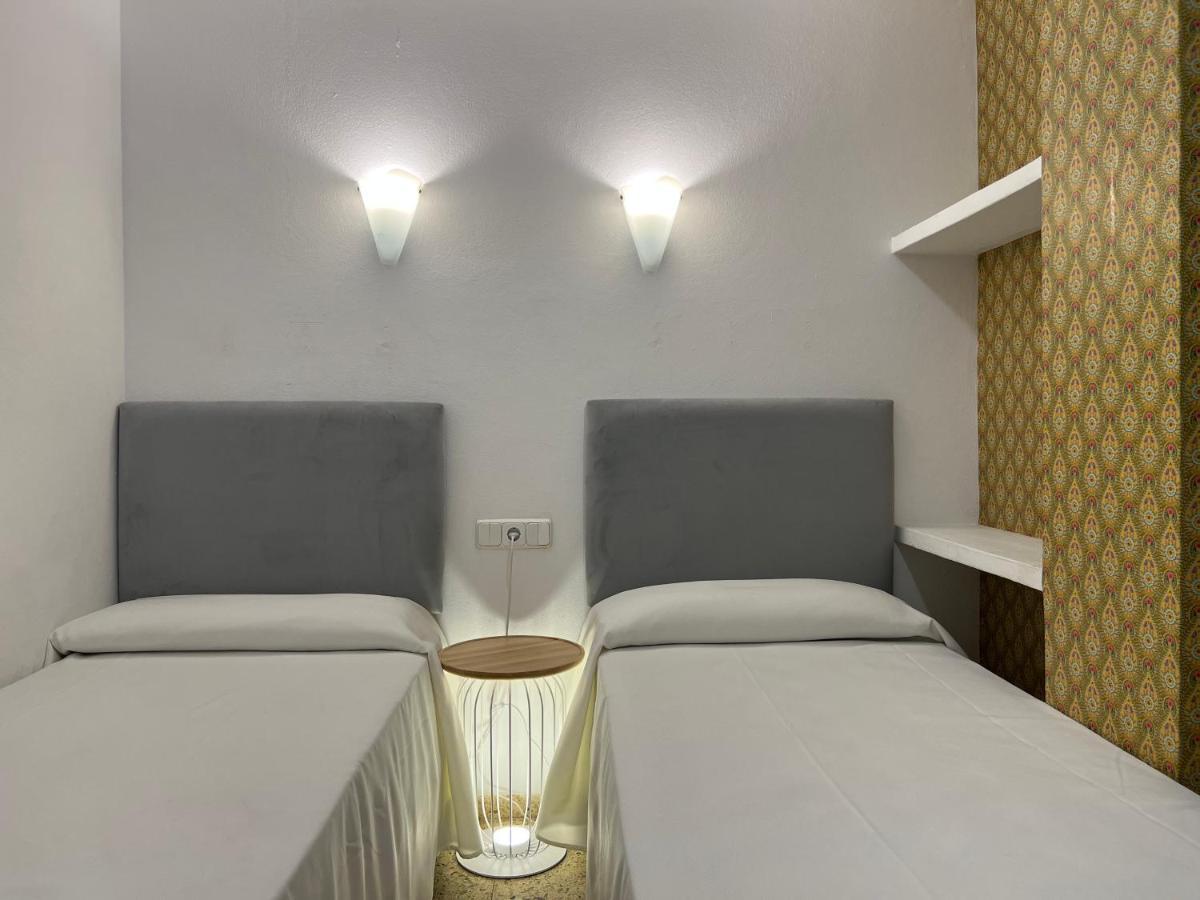 Aparthotel Boutique Poniente Playa San Antonio  Buitenkant foto