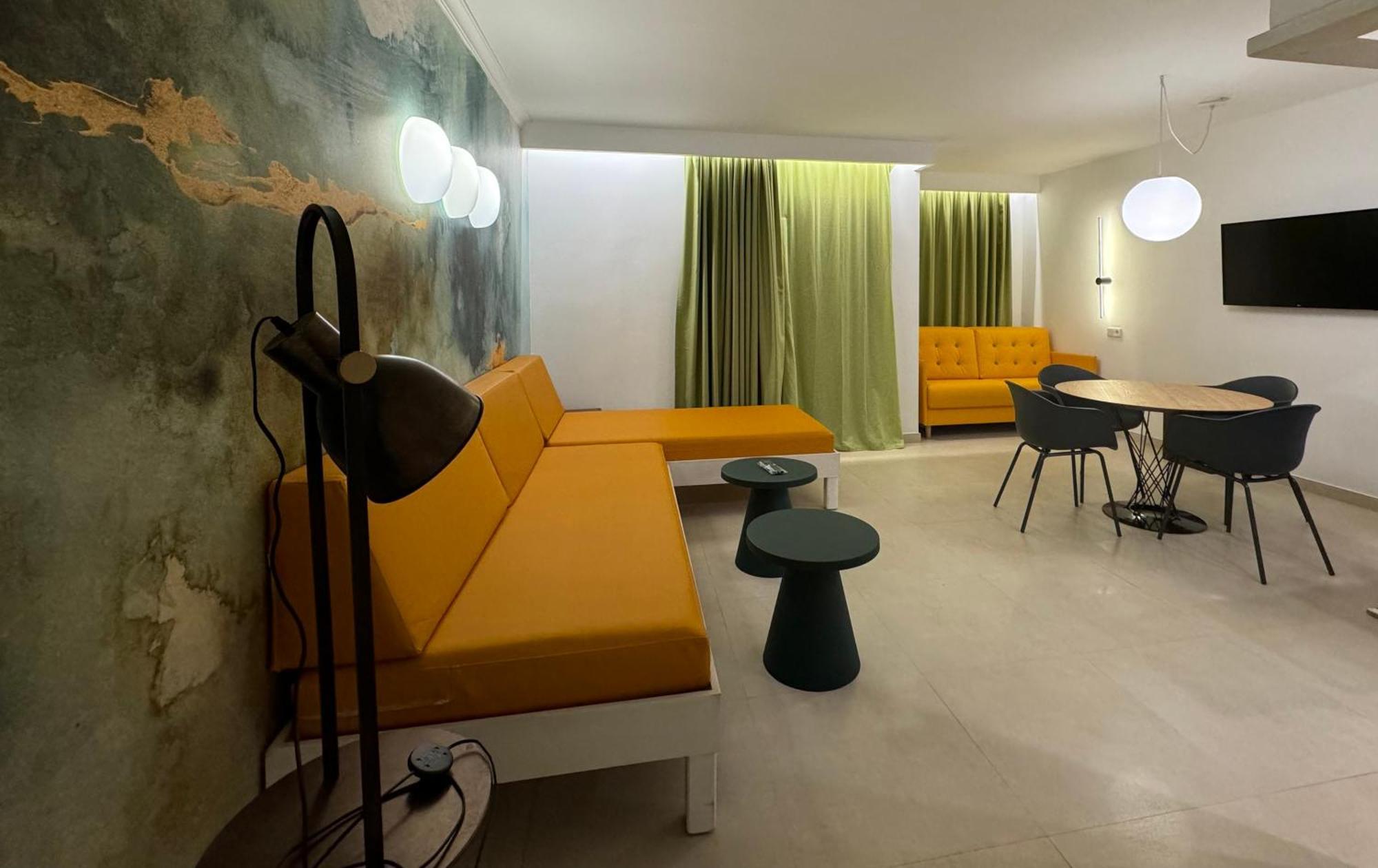 Aparthotel Boutique Poniente Playa San Antonio  Buitenkant foto