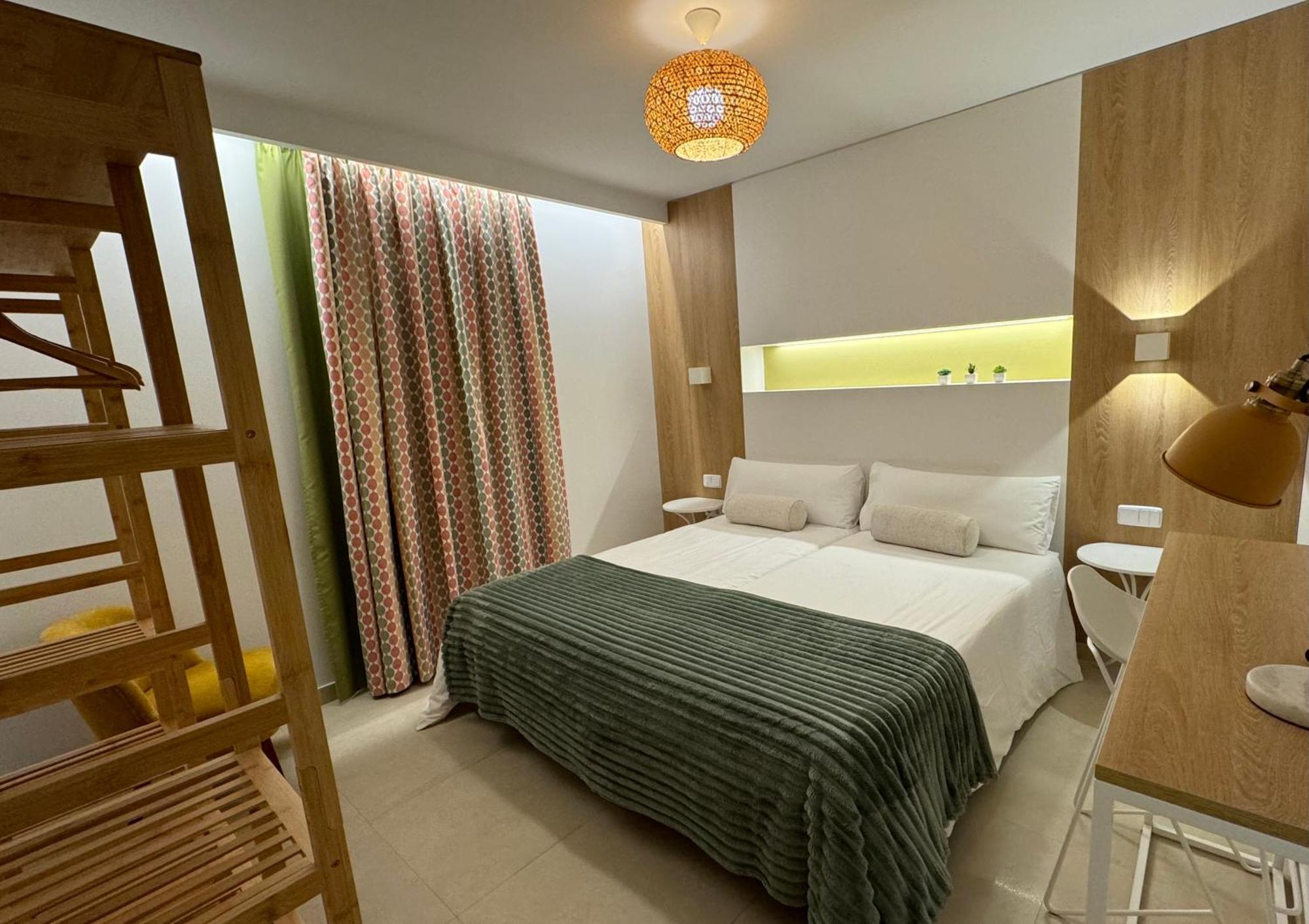 Aparthotel Boutique Poniente Playa San Antonio  Buitenkant foto
