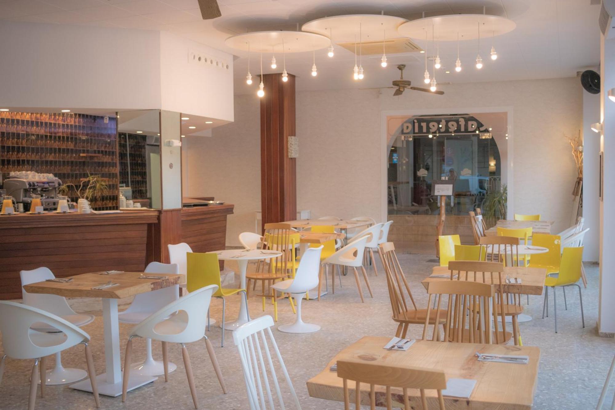 Aparthotel Boutique Poniente Playa San Antonio  Buitenkant foto