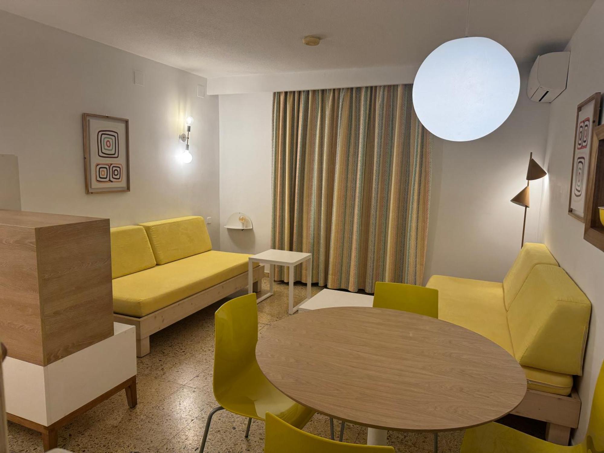 Aparthotel Boutique Poniente Playa San Antonio  Buitenkant foto
