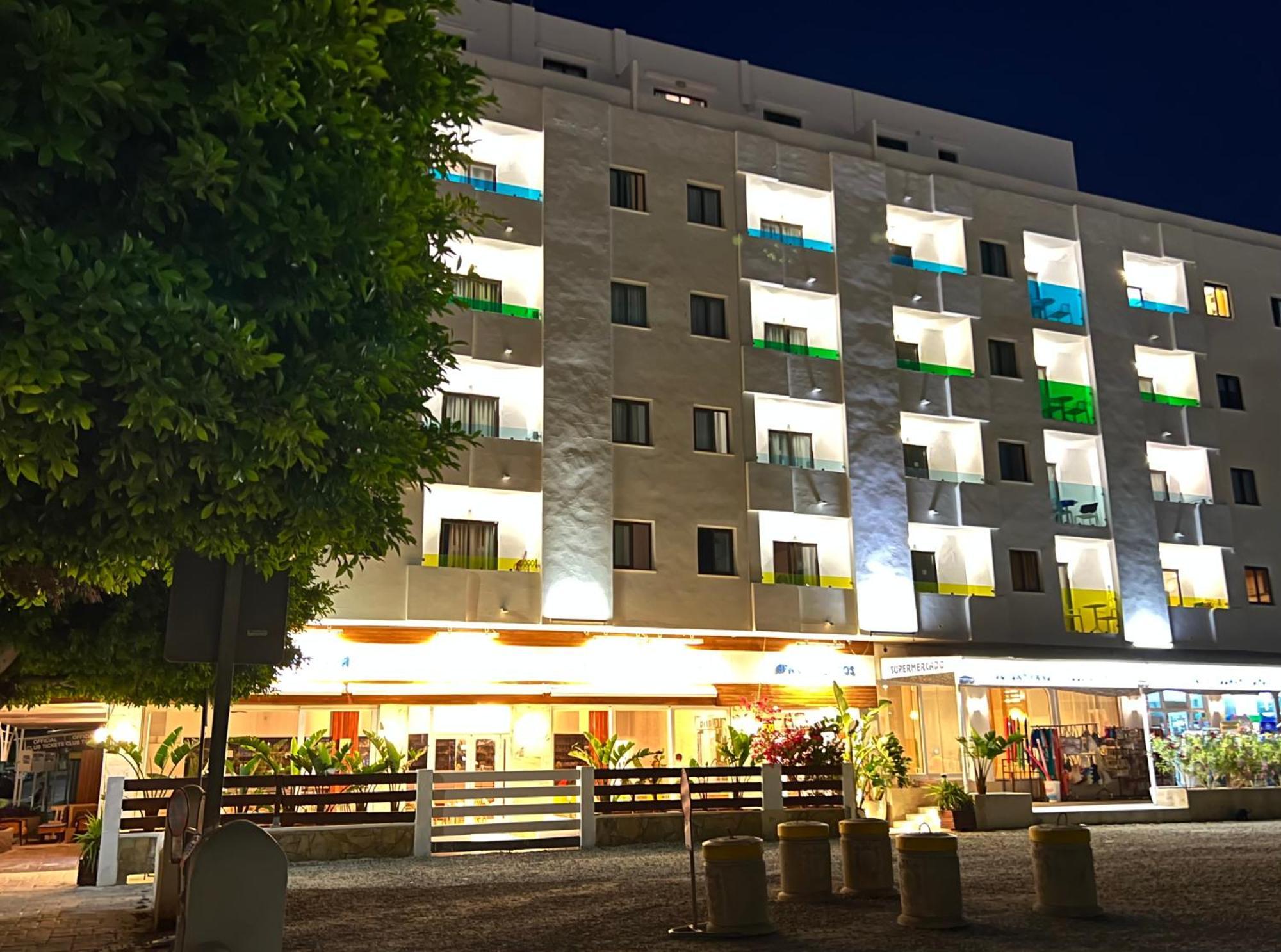 Aparthotel Boutique Poniente Playa San Antonio  Buitenkant foto