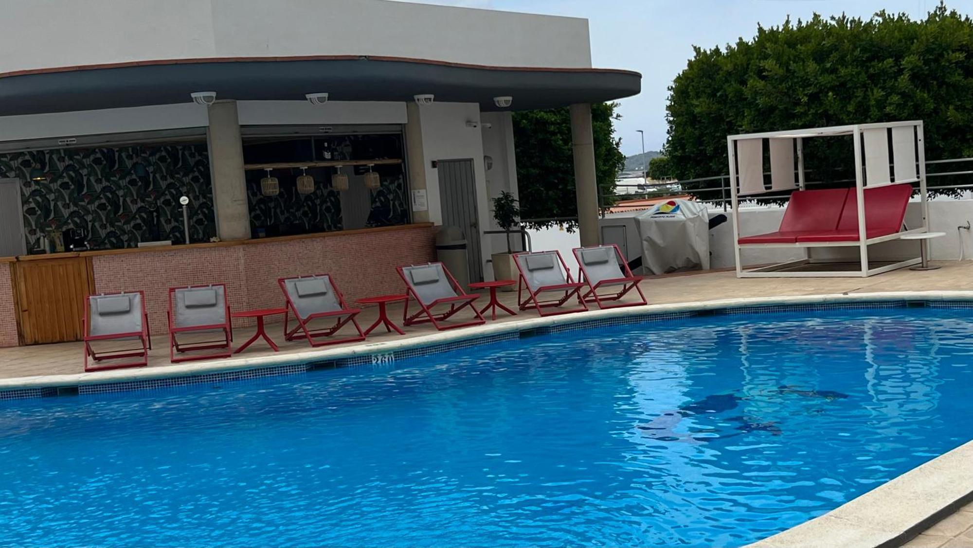 Aparthotel Boutique Poniente Playa San Antonio  Buitenkant foto